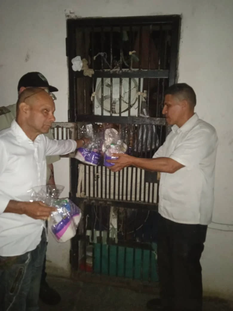 Entrega de ayuda de la fundación
