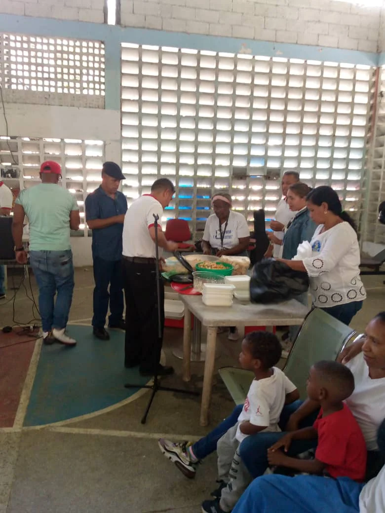 Jornada comunitaria de asistencia y entrega de alimentos